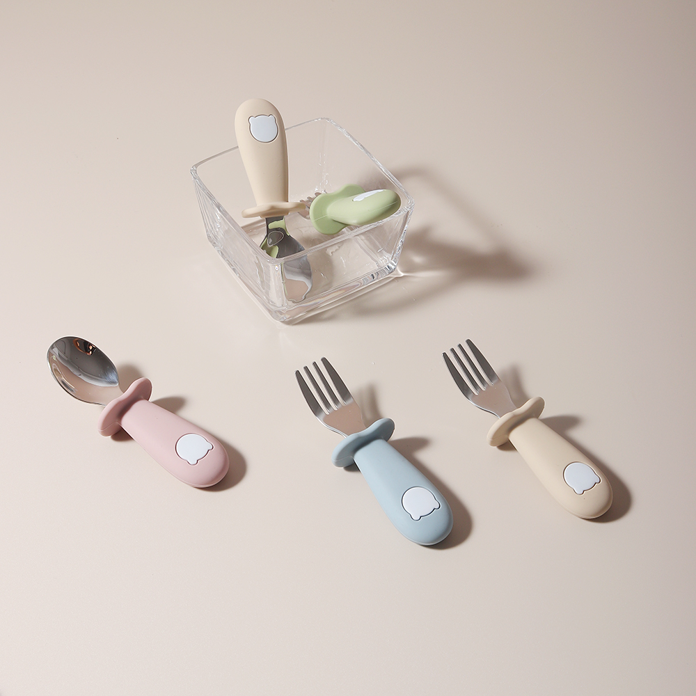 ملعقة وشوكة سيليكون على شكل با - مراجعة Baby Food Utensil وسعره